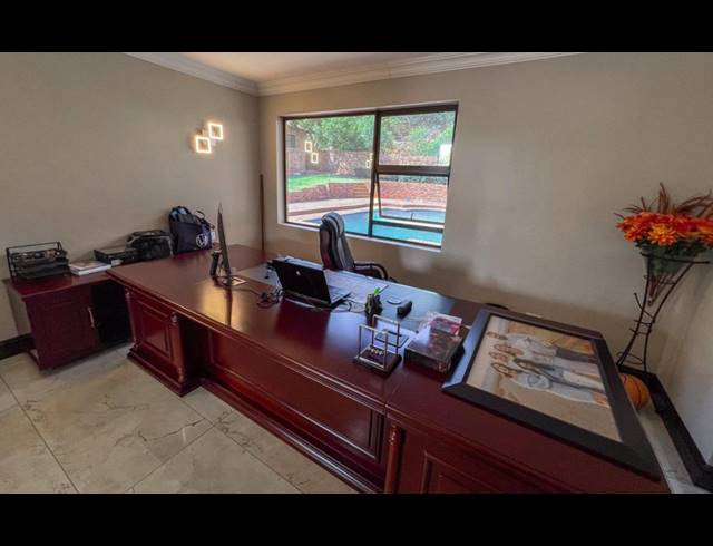 6 BEDROOM HOUSE FOR SALE IN MEYERSDAL